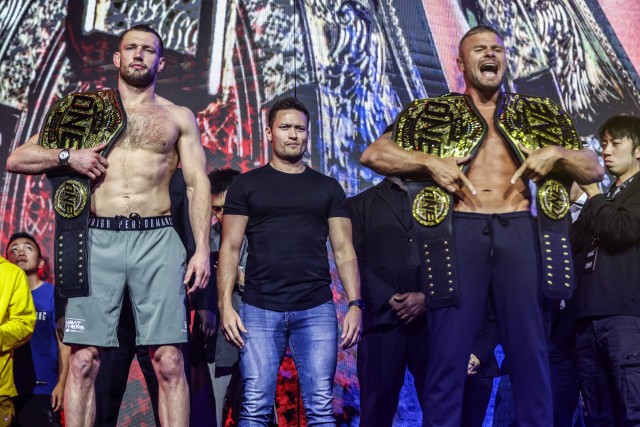 Reiner de Ridder (kiri) akan mencoba mempertahankan gelar Juara Dunia ONE Middleweight MMA dari tantangan Anatoly Malykhin. Foto: ONE Championship