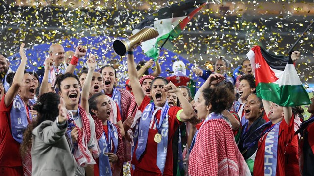 Timnas Wanita Yordania juara Piala WAFF Wanita 2024 usai mengandaskan Nepal melalui adu penalti. Foto: jfa.com