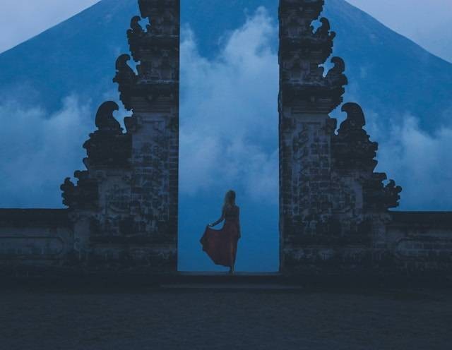 Gate of Heaven Bali. Foto hanya ilustrasi bukan tempat sebenarnya. Sumber foto: Unsplash.com/Aron Visuals
