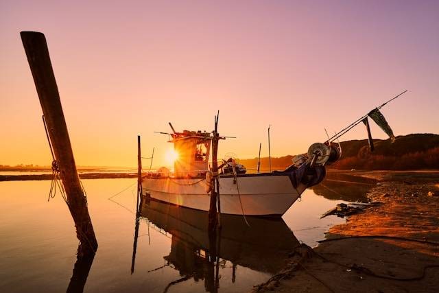 Laguna View Depok. Foto hanya ilustrasi bukan tempat sebenarnya. Sumber foto: Unsplash.com/Alessio Furlan