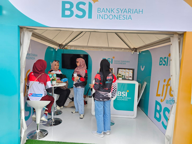 Booth BSI dalam Kejuaraan Dunia F1 Powerboat (F1H2O) di Danau Toba, Balige, Sumatera Utara. Foto: Dok. BSI