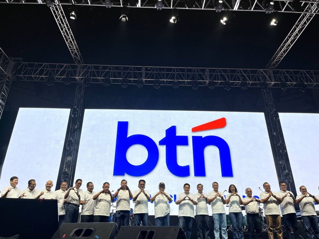 Menteri BUMN Erick Thohir dan Menteri PUPR Basuki Hadimuljono dalam peluncuran logo baru BTN, Minggu (3/1/2024). Foto: Ghinaa Rahmatika/kumparan