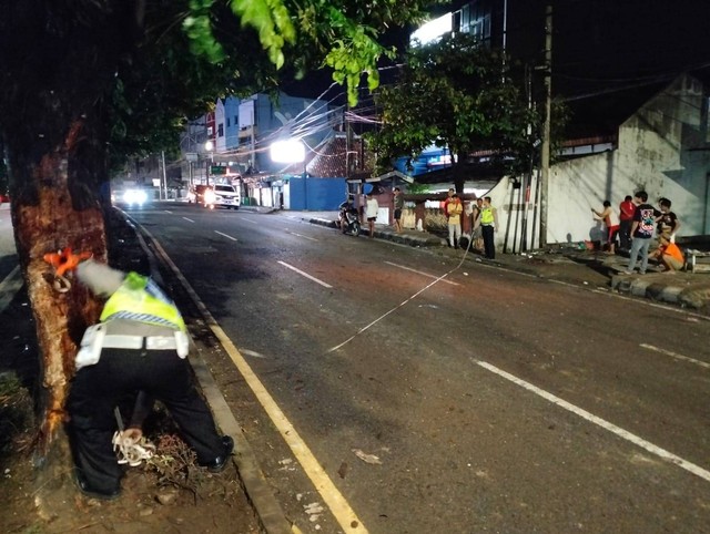 Satlantas Polresta Bandar Lampung saat melakukan olah TKP kecelakaan di Jalan Teuku Umar, Kedaton, Bandar Lampung. | Foto: Dok Satlantas Polresta Bandar Lampung