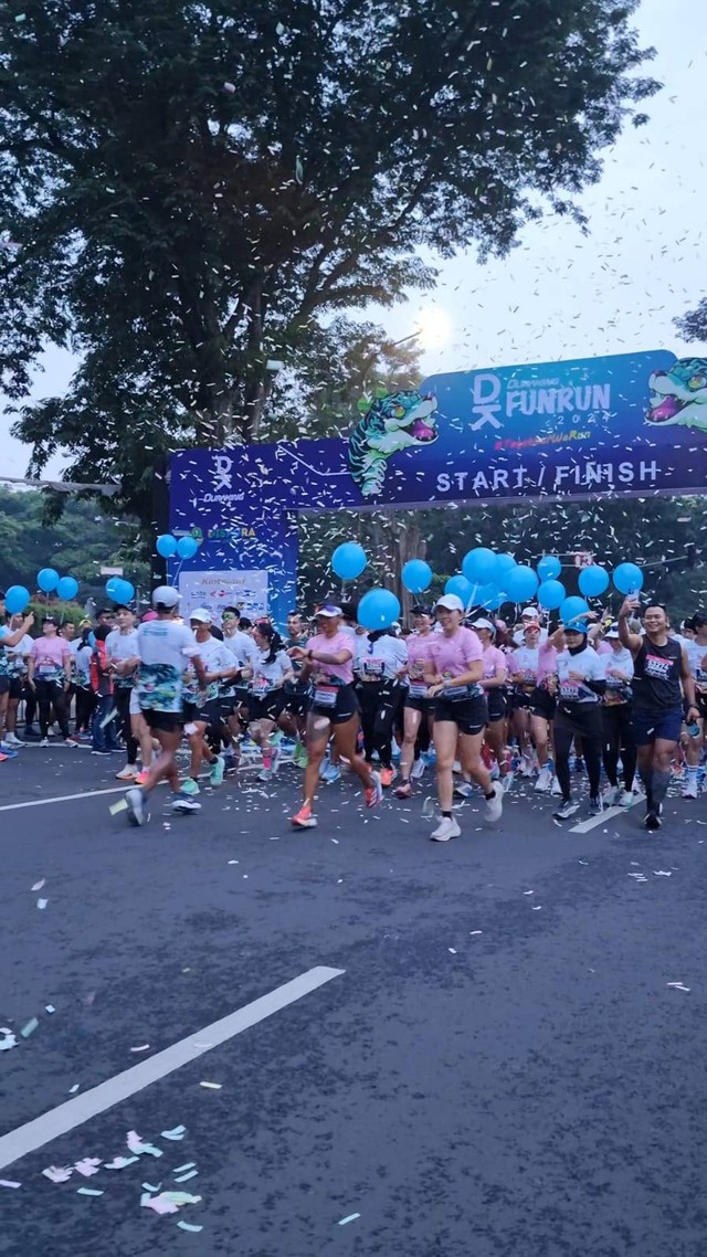  Duraking Fun Run 2024 digelar di Gedung Sate, Kota Bandung, pada Minggu (3/3). Kegiatan itu diikuti oleh ribuan peserta. Terdapat ratusan hadiah yang turut diperebutkan dalam kegiatan itu. Foto: Istimewa