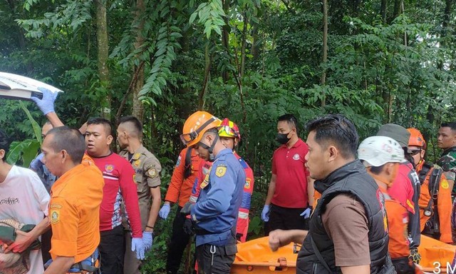 2 pria ditemukan tewas di dalam sumur di Bogor, Minggu (3/3). Foto: Dok. Istimewa