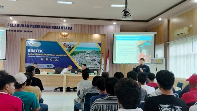 Dosen IPB University Berikan Bimbingan Penanganan Ikan kepada Nelayan Karangantu