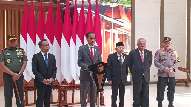 Konferensi pers Presiden Joko Widodo di Lanud Halim Perdanakusuma, Jakarta Timur, Senin (4/3/2024). Foto: Zamachsyari/kumparan