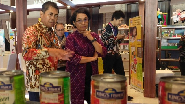 Sekretaris Jenderal Kemenperin Eko Cahyanto dan Sekretaris Jenderal Kemendikbud Ristek Suharti di acara Business Matching 2024 di Bali, pada Senin (4/3/2024). Foto: Widya Islamiati/kumparan