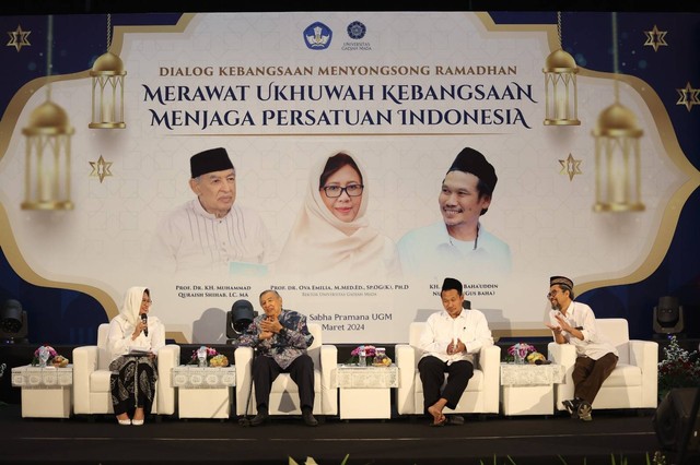 Ahmad Bahauddin Nursalim (Gus Baha) dan Prof. Dr. Quraish Shihab hadir dalam Dialog Kebangsaan Merawat Ukhuwah Kebangsaan Menjaga Persatuan Indonesia yang diselenggarakan UGM, Senin (4/3).