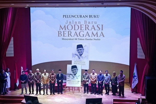 Peluncuran buku 'Jalan Baru Moderasi Beragama Mensyukuri 66 Tahun Haedar Nashir' di Perpustakaan Nasional, Merdeka Selatan, Jakarta Pusat, Senin (4/2/2024). Foto: Thomas Bosco/kumparan