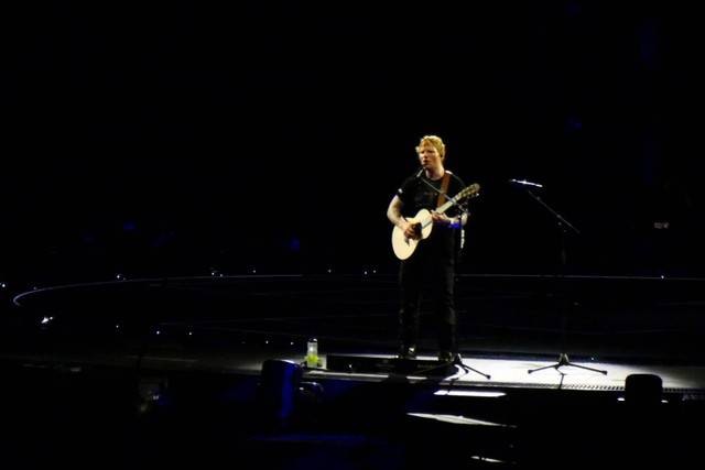 Penyanyi Ed Sheeran membawakan lagu pada konser bertajuk Ed Sheeran +-=:x tour in Indonesia di Jakarta International Stadium (JIS), Jakarta, Sabtu (2/3/2024). Foto: Asprilla Dwi Adha/ANTARA FOTO