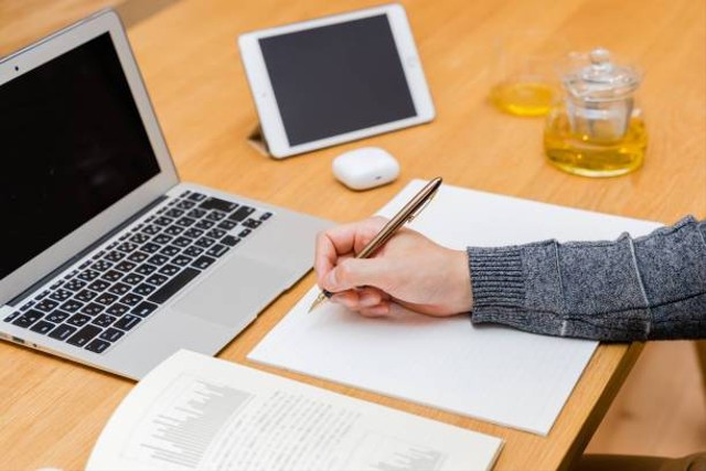 Ilustrasi Format Proposal Yang Tepat Adalah, Foto: Unsplash/chachamal.