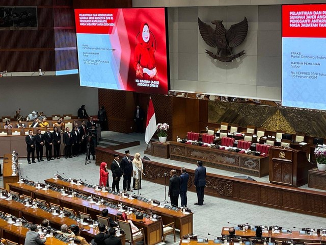 Pelantikan dan pengucapan sumpah janji anggota DPR RI pengganti antarwaktu masa jabatan 2019-2024. Foto: Haya Syahira/kumparan