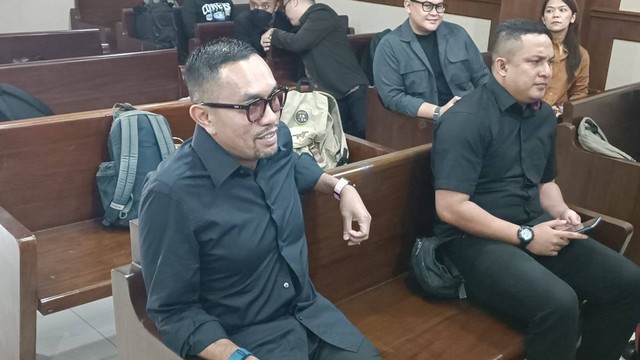 Ahmad Sahroni hadir sebagai saksi di sidang perkara Adam Deni, PN Jakarta Pusat, Selasa (5/3/2024). Foto: Hedi/kumparan
