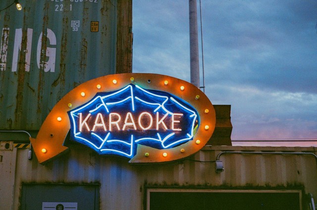 tempat karaoke di Badung Bali. Foto hanya ilustrasi, bukan tempat sebenarnyta. Sumber: Unsplash/nikola duza