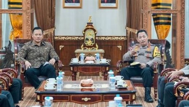 Menteri ATR/BPN, Agus Harimurti Yudhoyono menemui Kapolri Jenderal Listyo Sigit Prabowo di Gedung Rupatama Mabes Polri, Jakarta, pada Selasa (5/3) sore. Foto: Instagram/@agusyudhoyono