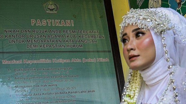 Foto ilustrasi. Calon pengantin wanita bersiap melakukan akad nikah di Kantor Urusan Agama (KUA) Kecamatan Pinang, Kota Tangerang, Banten, Jumat (1/2/2024).