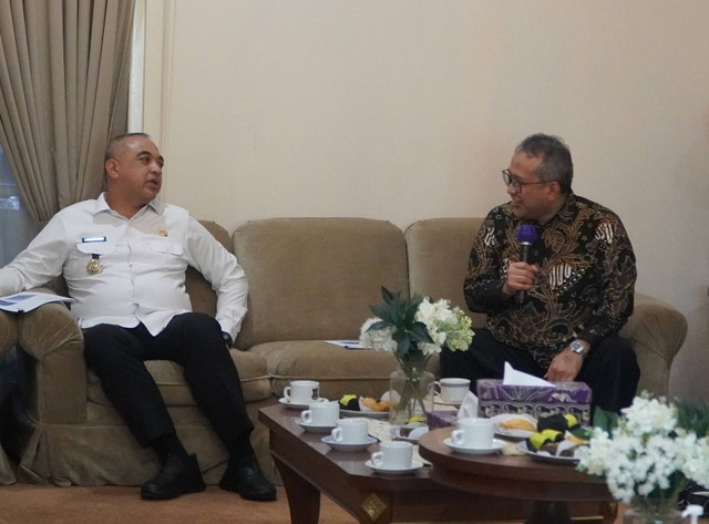 Wisnubroto bersama Bupati Tangerang 2018-2023. Source: Dokumentasi Pribadi