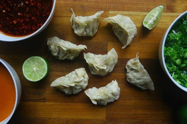 Gyoza di Bandung. Foto hanya ilustrasi, bukan tempat sebenarnya. Sumber: Unsplash/Roghib Nugraha