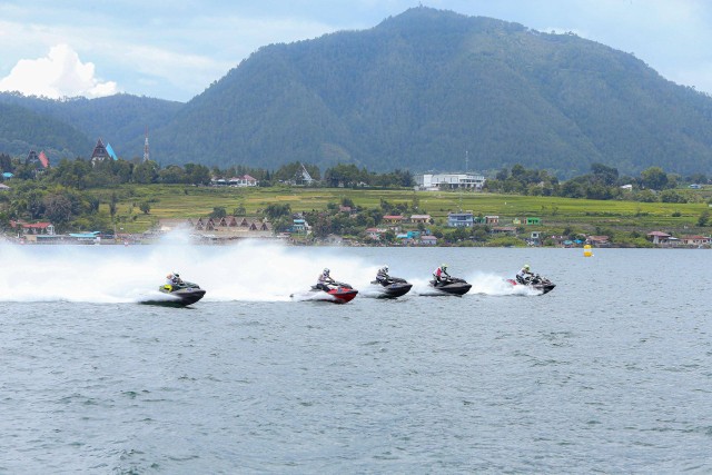 F1 Powerboat Dok: Istimewa