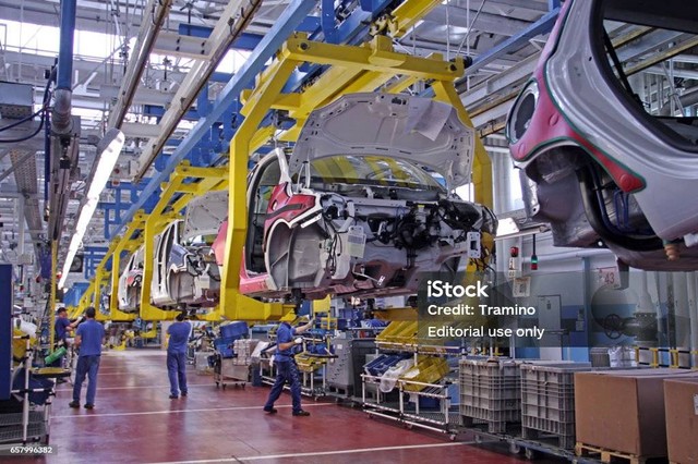 Produksi Mobil di Pabrik Fiat di Polandia, Sumber: iStock