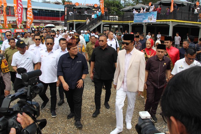 Menteri BUMN Erick Thohir meresmikan Stasiun Lambuang di Kota Bukittinggi, Sumatera Barat (Sumbar), Rabu (6/3/2024). Foto: kumparan
