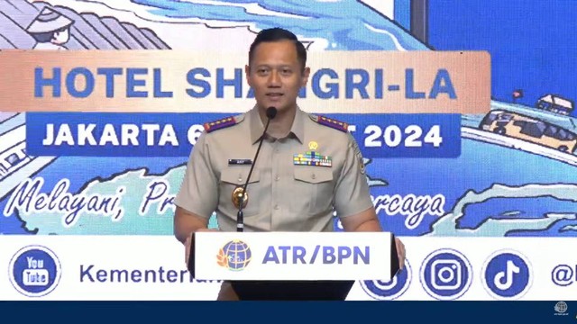 Menteri ATR/BPN Agus Harimurti Yudhoyono (AHY) memberikan sambutan saat Rapat Kerja Nasional Kementerian ATR/BPN 2024.  Foto: Youtube/Kementerian ATR BPN