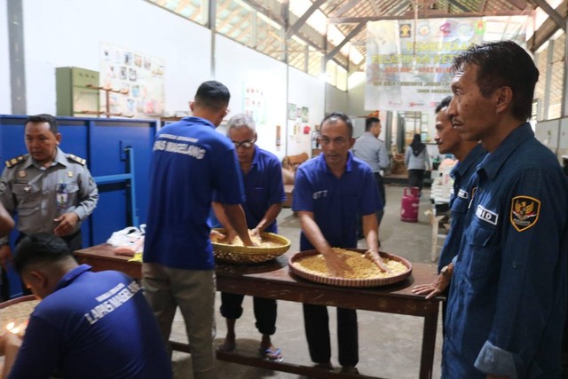 Meniti Jalan: Narapidana Lapas Magelang Ikuti Pelatihan Pembuatan Tempe ...