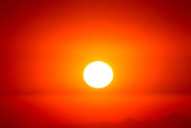 Ilustrasi Kromosfer Matahari adalah. Sumber: unsplash.com/Luis Graterol
