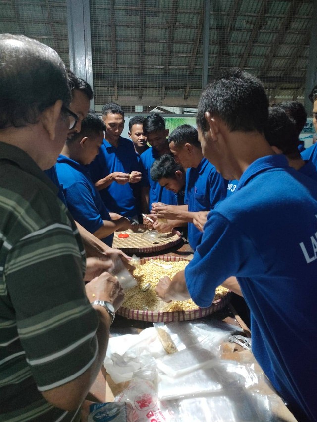 WBP Lapas Magelang Melangkah ke Tahap Praktek: Pelatihan Pembuatan Tempe