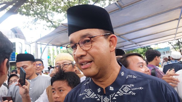 Capres nomor urut 01, Anies Baswedan, di Masjid Raya Bintaro Jaya, Tangerang Selatan, Jumat (8/3/2024). Foto: Zamachsyari/kumparan