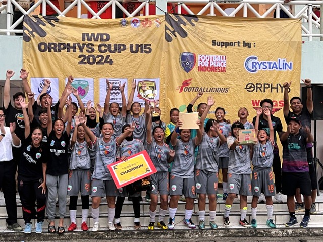 Putri Tangsel juara 1 International Women,s Day ORPHYS Cup 2024. Foto: Antika Fahira/kumparan