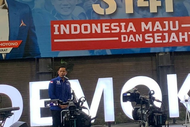 Ketum Demokrat Agus Harimurti Yudhoyono (AHY) silaturahmi dengan kader partai di Kantor DPP. Foto: Paulina Herasmaranindar/kumparan