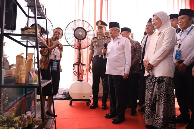 Wakil Presiden Ma'ruf Amin baru saja meresmikan 525 BLK Komunitas di Festival Kemandirian BLK Komunitas 2024, Pondok Pesantren Daarul Archam, Banten, pada Kamis (7/3). Foto: Kemnaker RI