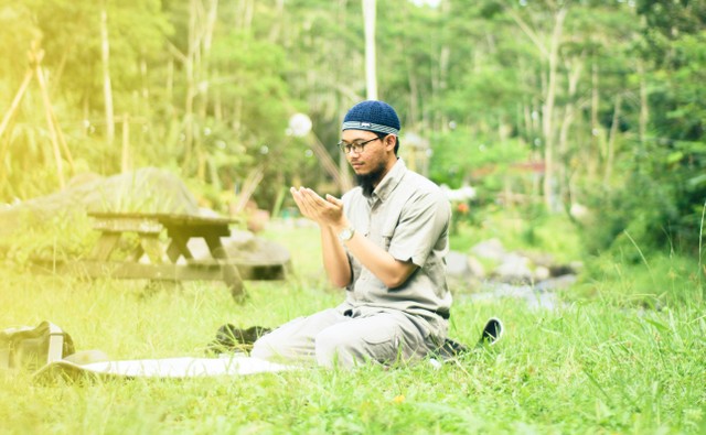 Doa menyambut bulan suci Ramadan, foto hanya ilustrasi: Unsplash/Masjid Pogung Dalangan