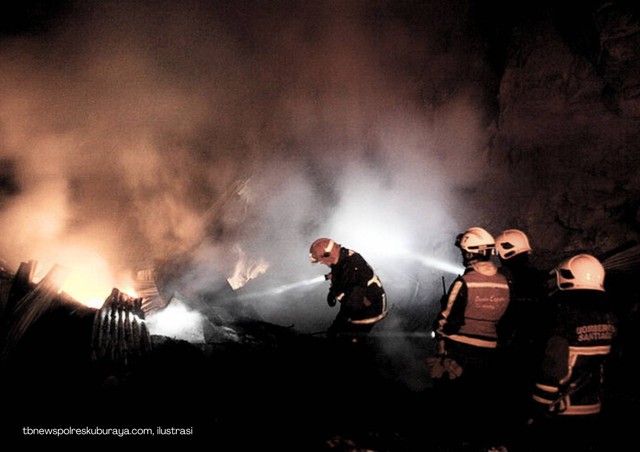 Kebakaran di Desa Kapur, Kubu Raya sebabkan kerugian mencapai Rp 100 juta. Foto: Dok. Polres Kubu Raya