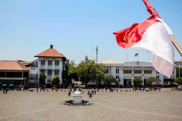 Ilustrasi Tri Koro Dharmo dibentuk di gedung. Sumber foto: Lan Yao by pexels.com