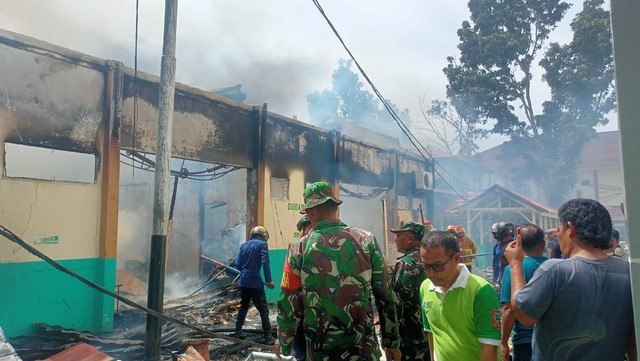 Gedung RSUD MM Dunda Limboto terbakar. Senin (11/3). Foto: Dok Banthayo