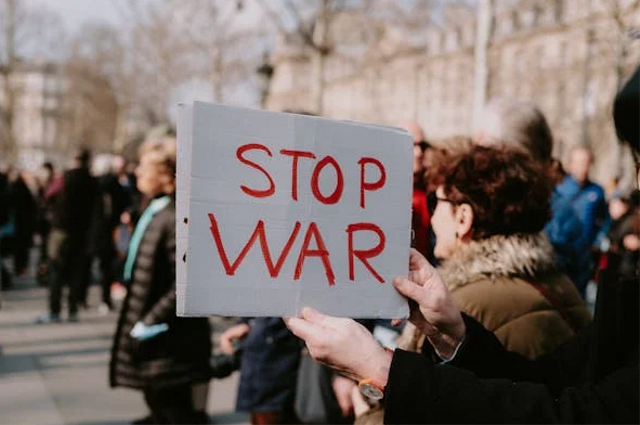 Stop War. Foto: Mathias Reding Pexels