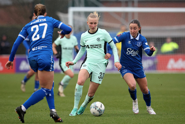 Everton melawan Chelsea pada pertandingan Semifinal Piala FA Wanita di Walton Hall Park, Liverpool, Inggris, Minggu (10/3/2024). Foto: Ed Sykes/REUTERS