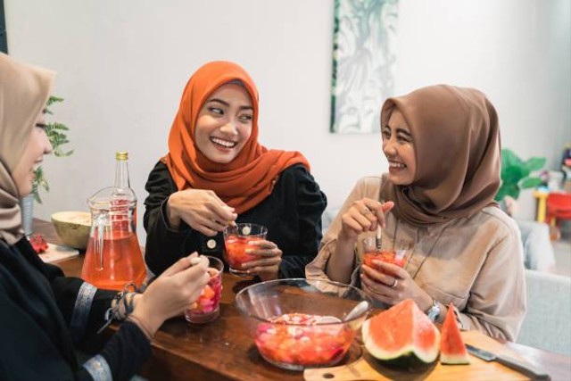 Ilustrasi Dzikir Menjelang Berbuka Puasa, Foto: Unsplash/ferlistockphoto.