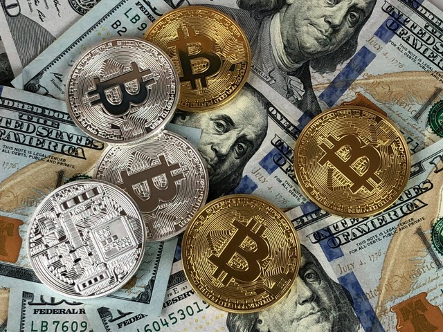 Salah satu aset cryptocurrency yang menjadi coin rangking satu dan paling terkenal yaitu Bitcoin dengan market cap saat ini sebesar $1,419,845,743,356. Dokumentasi: Pexels