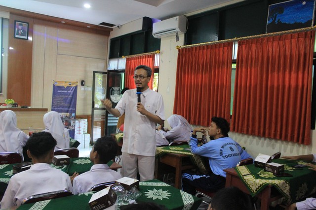 Sambutan drg. Arya Adiningrat 