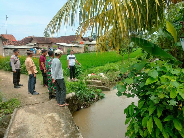 Lokasi penemuan bocah hanyut di Sungai Way Nenep di Pekon Wonodadi, Gadingrejo, Pringsewu. | Foto: Dok Polres Pringsewu