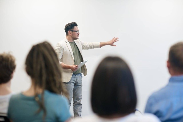 Cara Menjadi Moderator yang Baik dalam Diskusi. Foto: Pexels