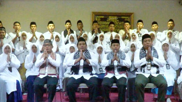 Ucapan kebahagiaan menyambut bulan suci Ramadhan di SMA Islam Athirah Makassar. Foto: Yusran