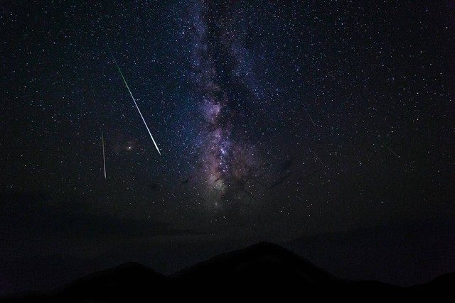Ilustrasi Mengapa Meteor Terbakar di Atmosfer. Sumber: Unsplash/Austin Human