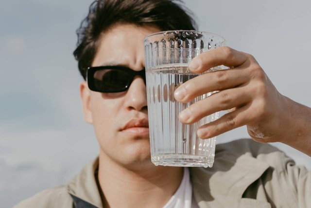 Hukum berkumur saat puasa. Foto hanya ilustrasi, bukan yang sebenarnya. Sumber: Pexels/cottonbro studio