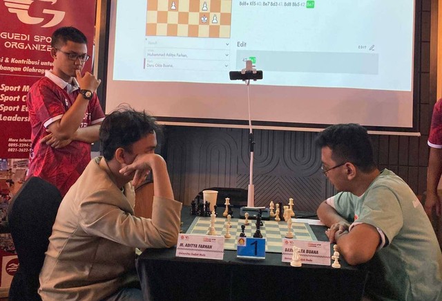 Pertandingan babak final perebutan juara 1 dan 2 turnamen catur antarmahasiswa yang diselenggarakan Guedi Sports Organizer. Foto: Dok. Istimewa