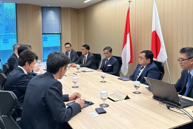 Wakil Menteri Luar Negeri Pahala Mansury, menggelar pertemuan dengan PT Pertamina International Shipping (PIS) dan Nippon Yushen Kabushiki Kaisha (NYK) di kantor Kedutaan Besar Republik Indonesia di Tokyo, Jepang. Foto: PIS